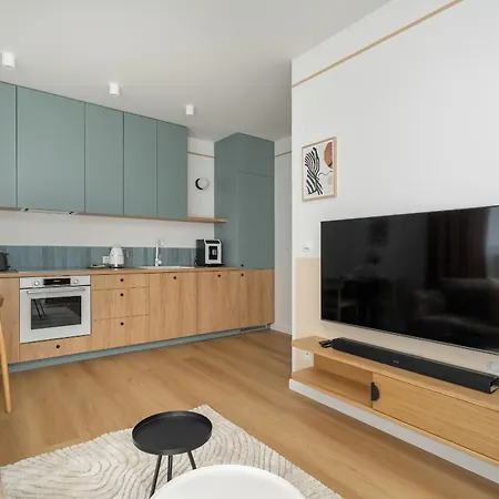 Unique 2-bedroom On The 10th Floor With Free Garage By Renters * Poznan